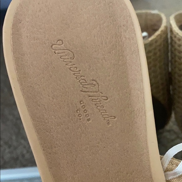 tan sandals - Picture 3 of 4